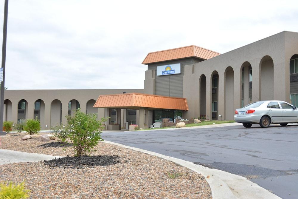 Days Inn By Wyndham West Des Moines Buitenkant foto