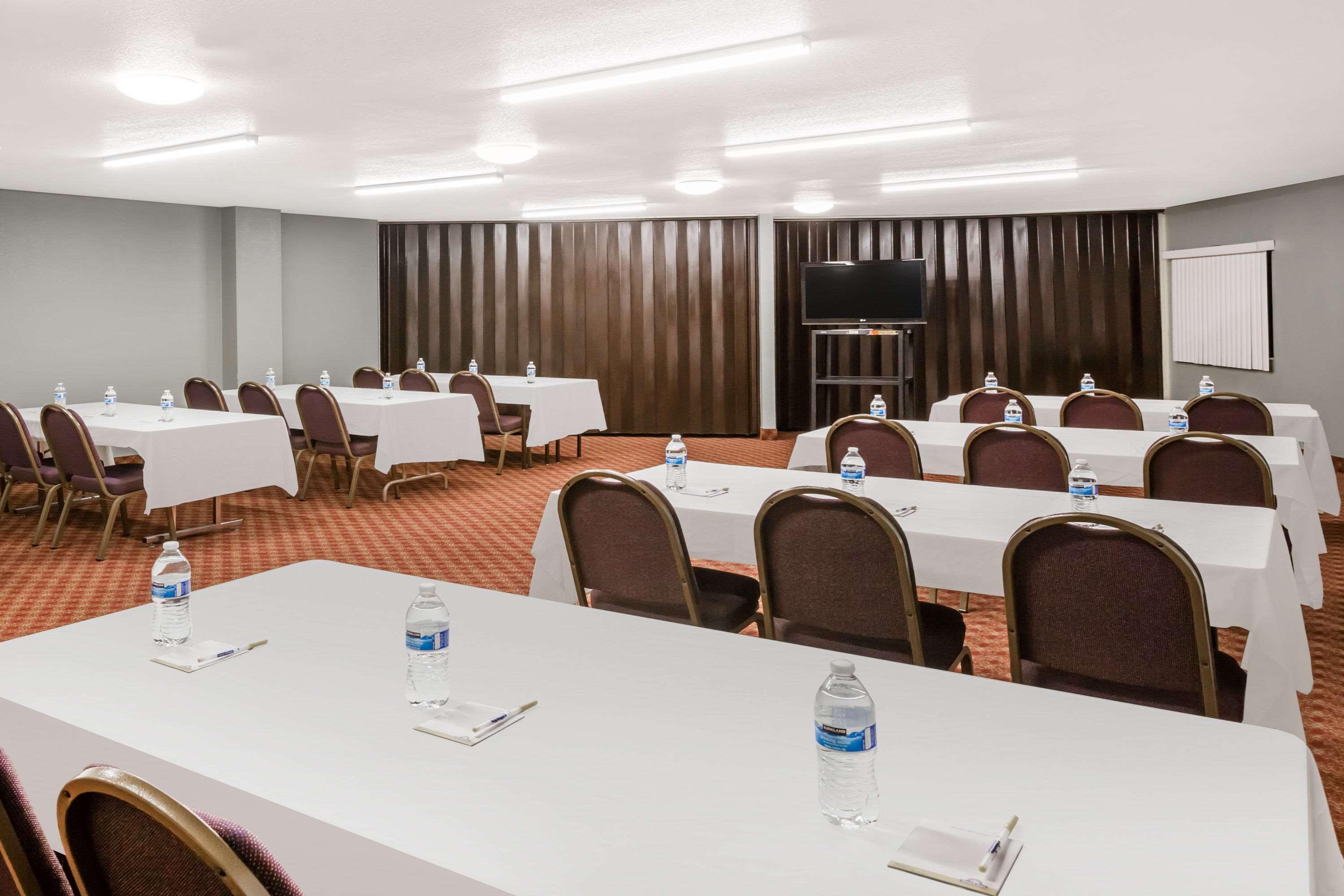 Days Inn By Wyndham West Des Moines Buitenkant foto
