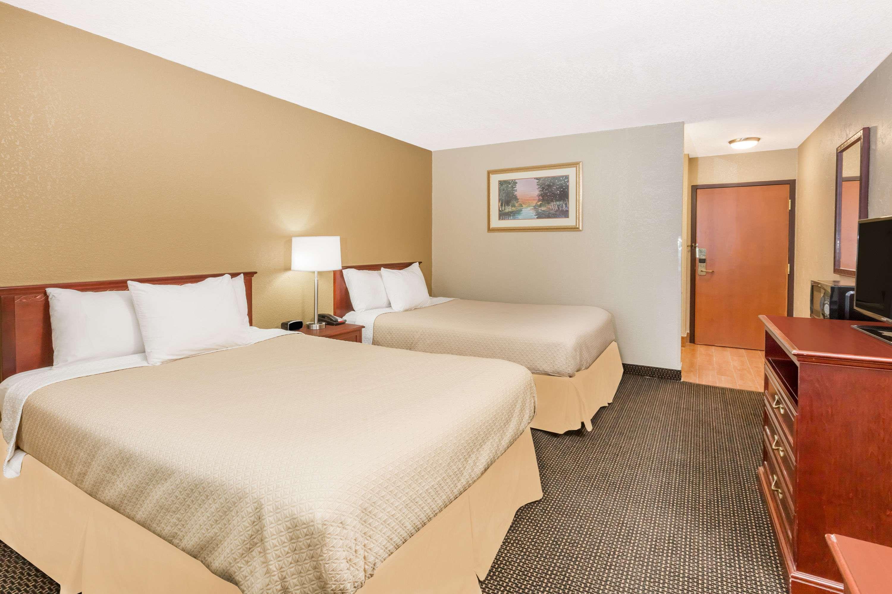 Days Inn By Wyndham West Des Moines Buitenkant foto